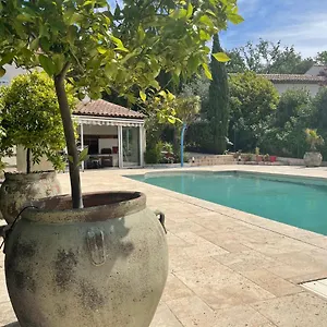 Hébergement de vacances 180 M2 Piscine Chauffée, Draguignan